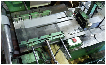 ウレタンロール自動機にてベンディングロール加工